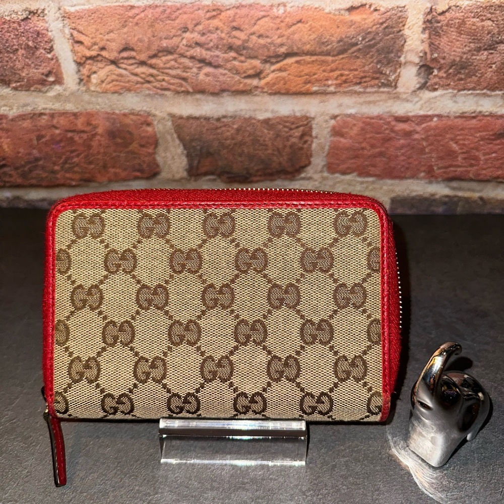 ✨ Gucci GG Supreme Zip-Around Wallet | Red Leather Interior
